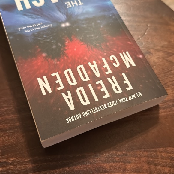 “The Crash” by Freida McFadden BRAND NEW - Picture 4 of 5